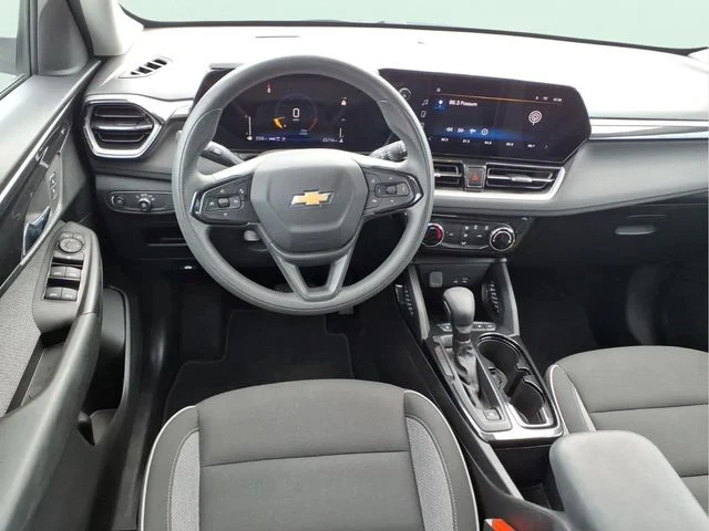 Used 2025 White Chevrolet LT image 17