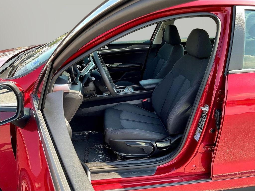 Used 2023 Red Kia LXS image 23