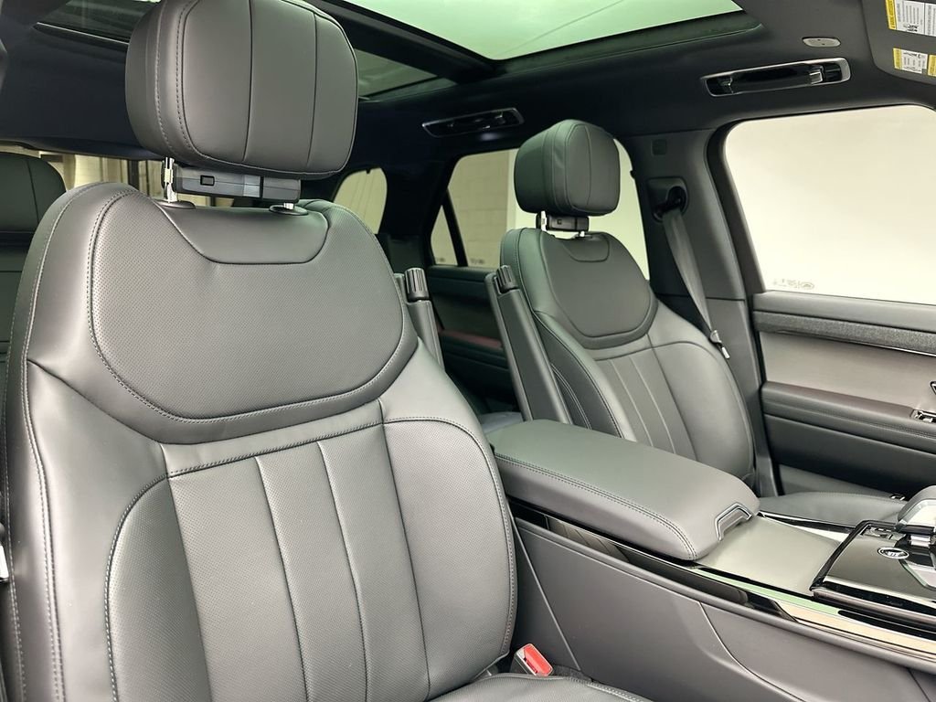 Used 2025 Santorini Black Metallic Land Rover Dynamic SE image 5