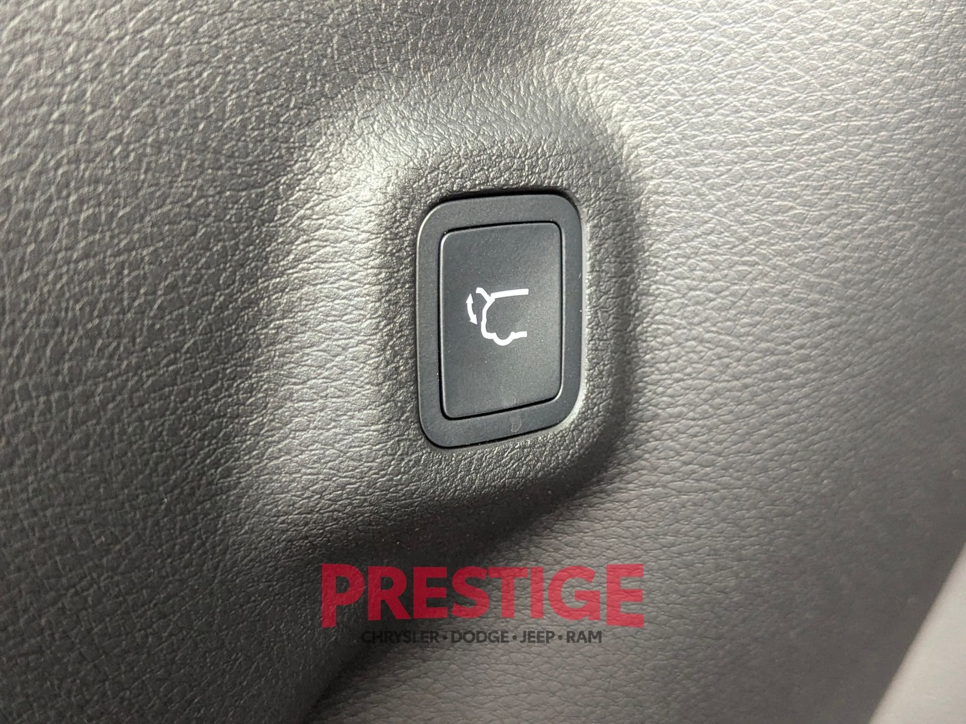 New 2026 Red Hot Pearl-Coat Exterior Paint Jeep Trailhawk image 8