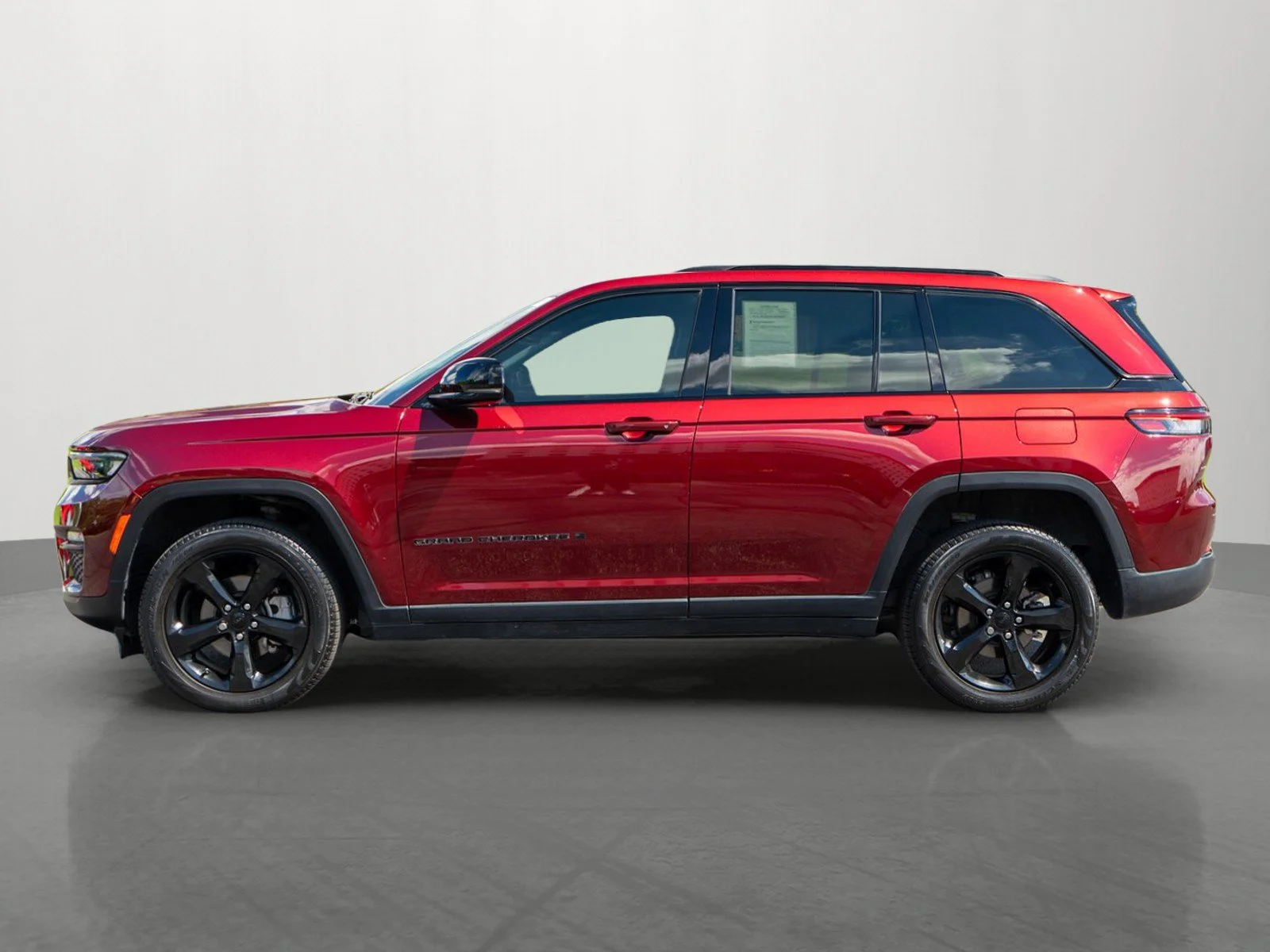 Used 2023 Velvet Red Pearlcoat Jeep Limited image 4