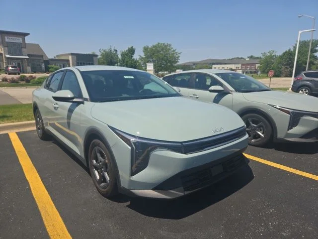 2025 Kia K4 LXS AT's photo