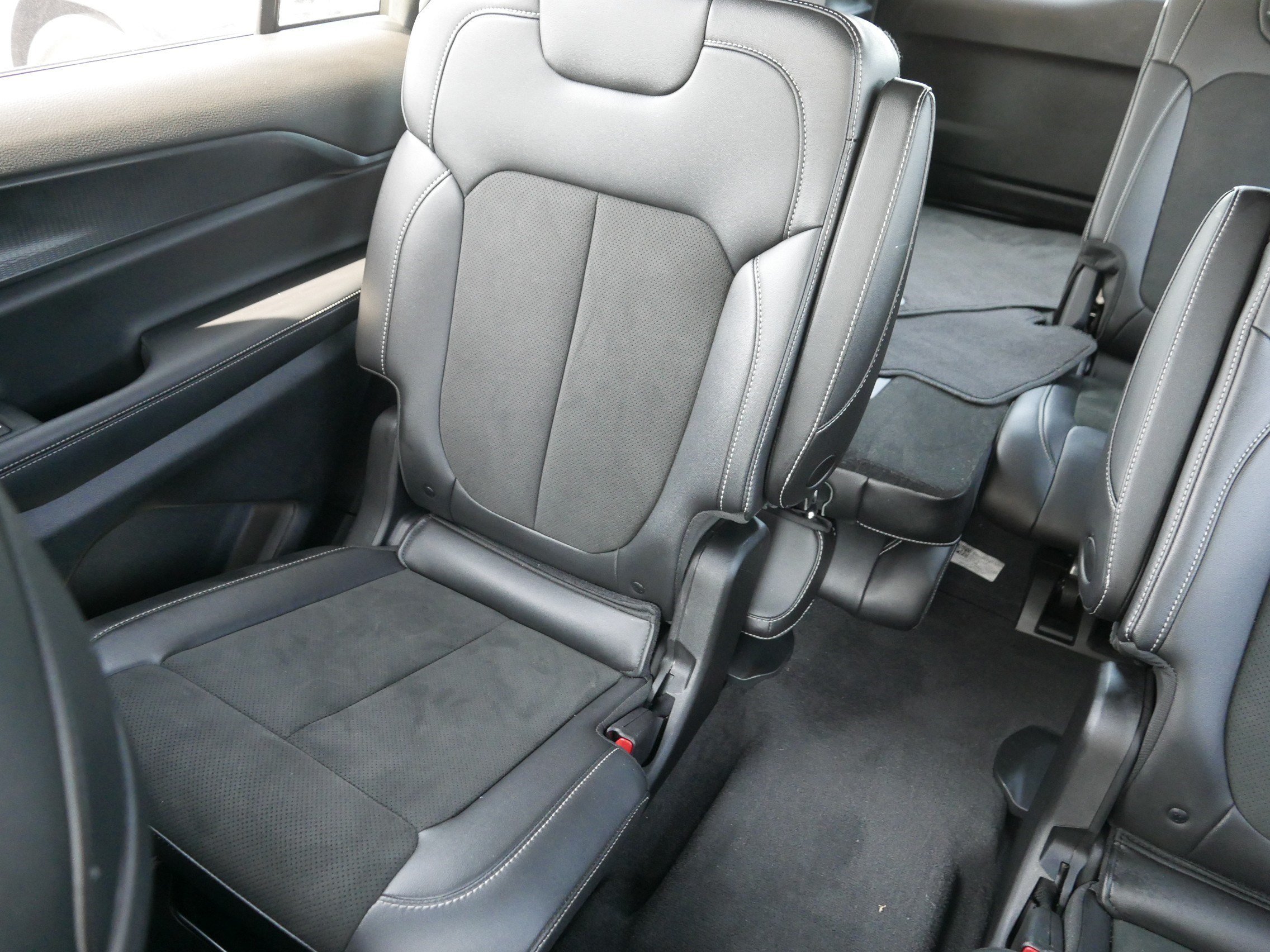 Used 2025 Bright White Clearcoat Jeep Altitude X image 12