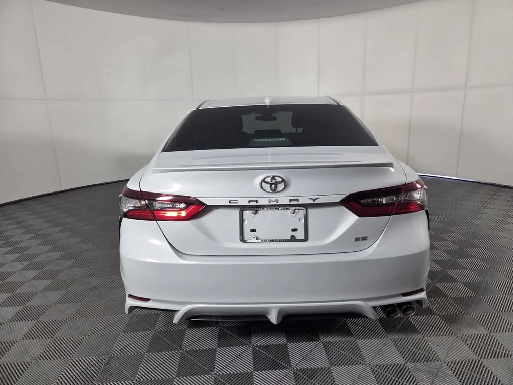 Used 2024 Ice Toyota SE image 6