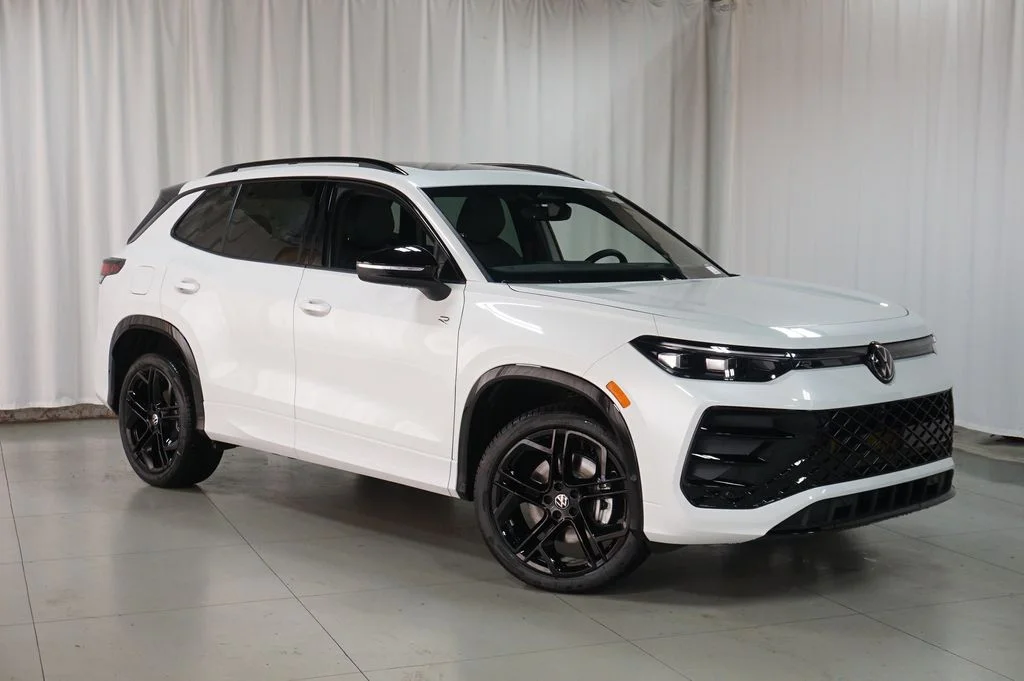 New 2026 White Volkswagen 2.0T SE R-Line Black image 3