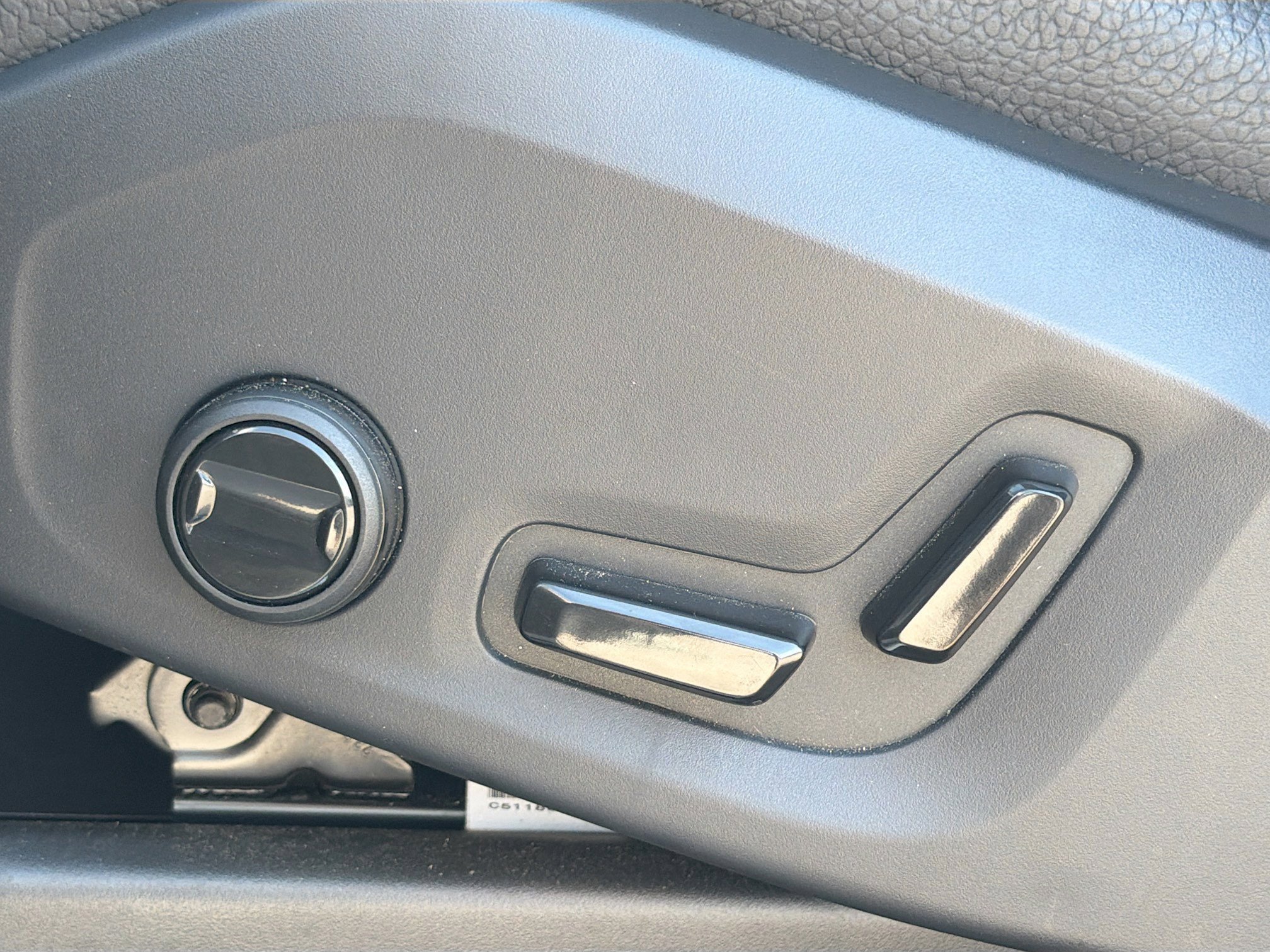 Used 2024 Vapour Gray Metallic Volvo Plus Bright Theme image 25
