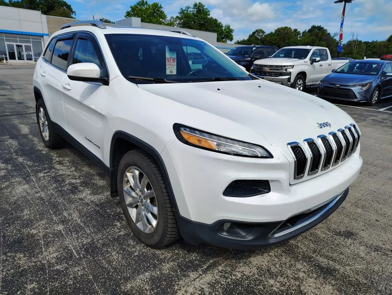 Used 2016 White Jeep Limited image 3