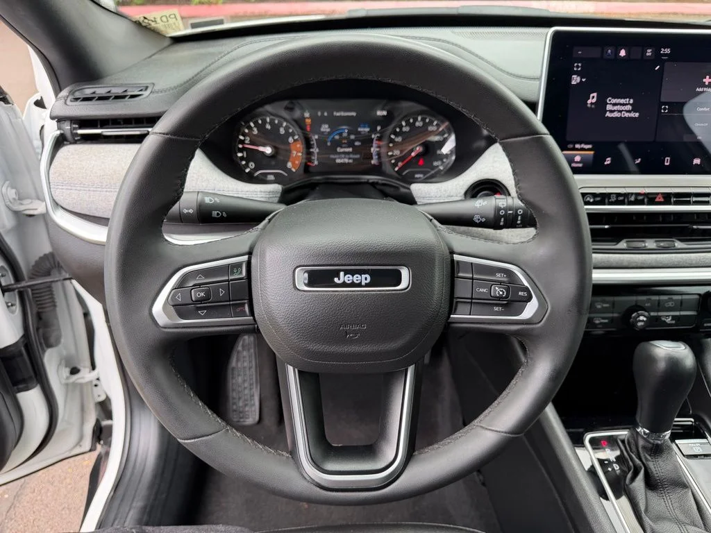 Used 2024 White Jeep Latitude image 18