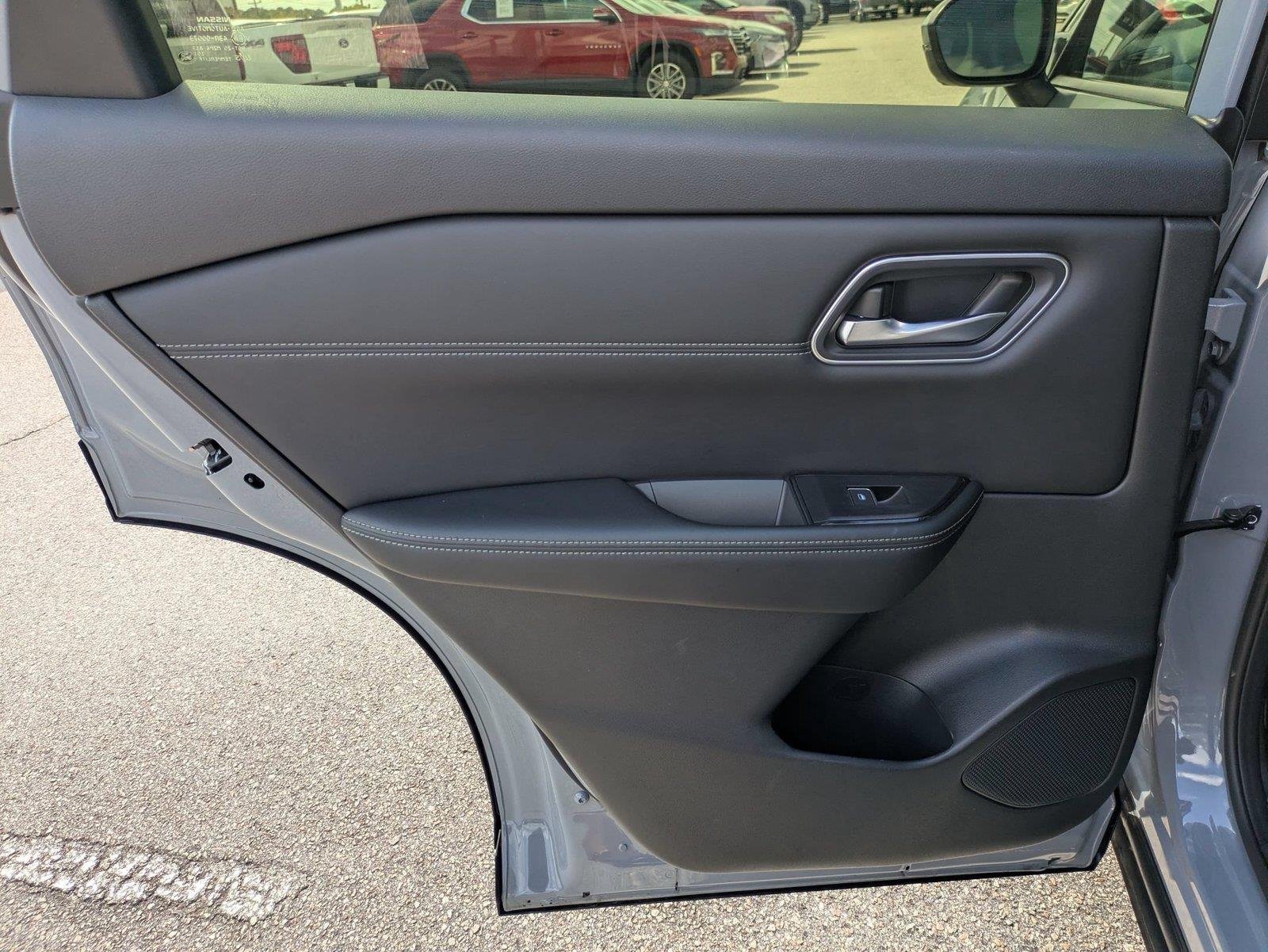 Used 2024 Boulder Gray Pearl Nissan Platinum image 26