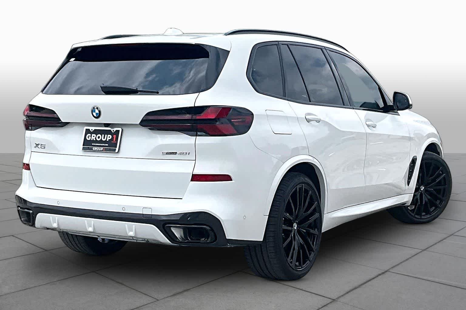 Used 2026 Alpine White BMW sDrive40i image 12
