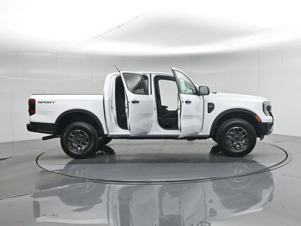 New 2026 Oxford White Ford XLT image 4