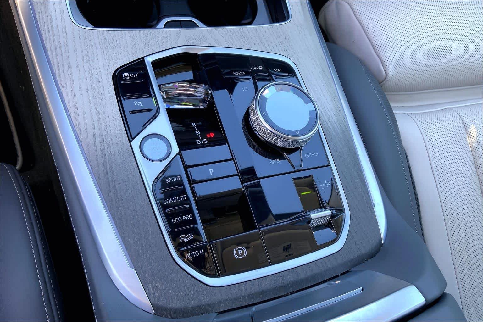 Used 2024 Mineral White Metallic BMW M60i image 31