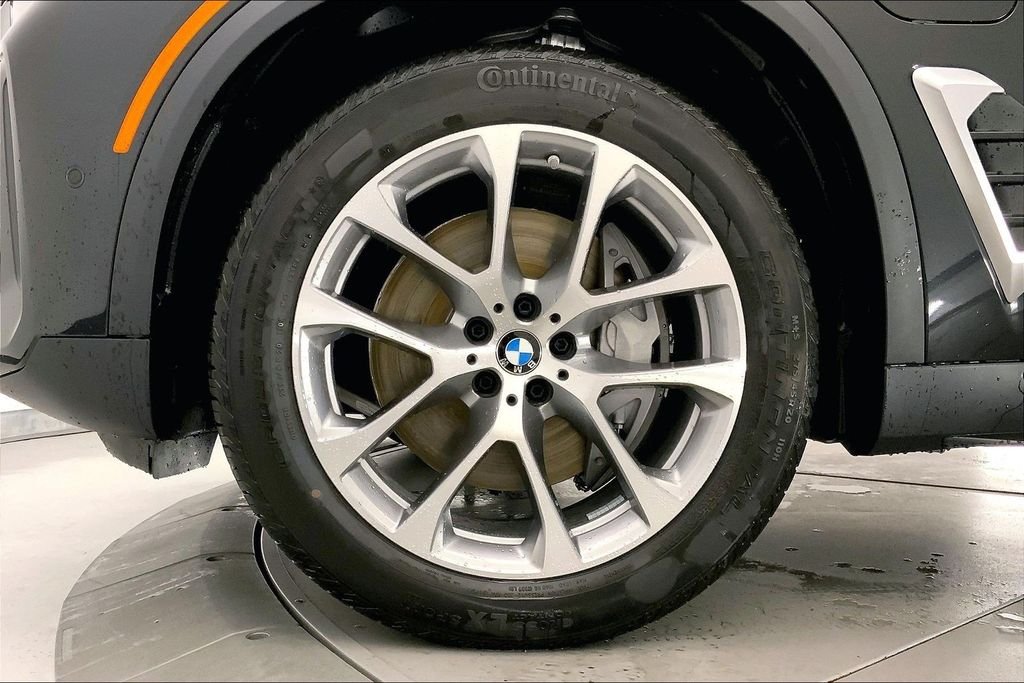 New 2026 Black Sapphire Metallic BMW  image 9