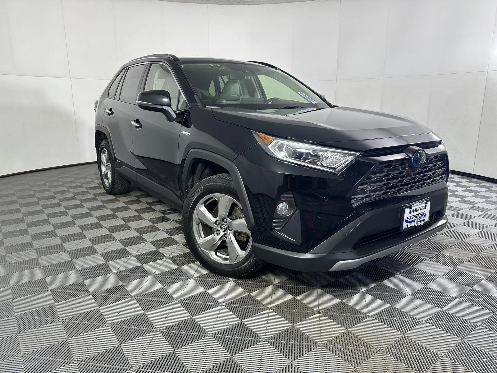 Used 2019 Midnight Black Metallic Toyota Limited image 13