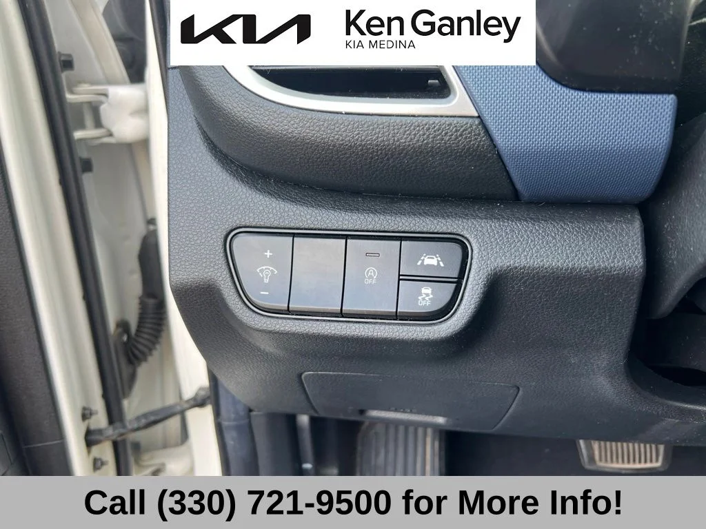 Used 2021 White Kia S image 29
