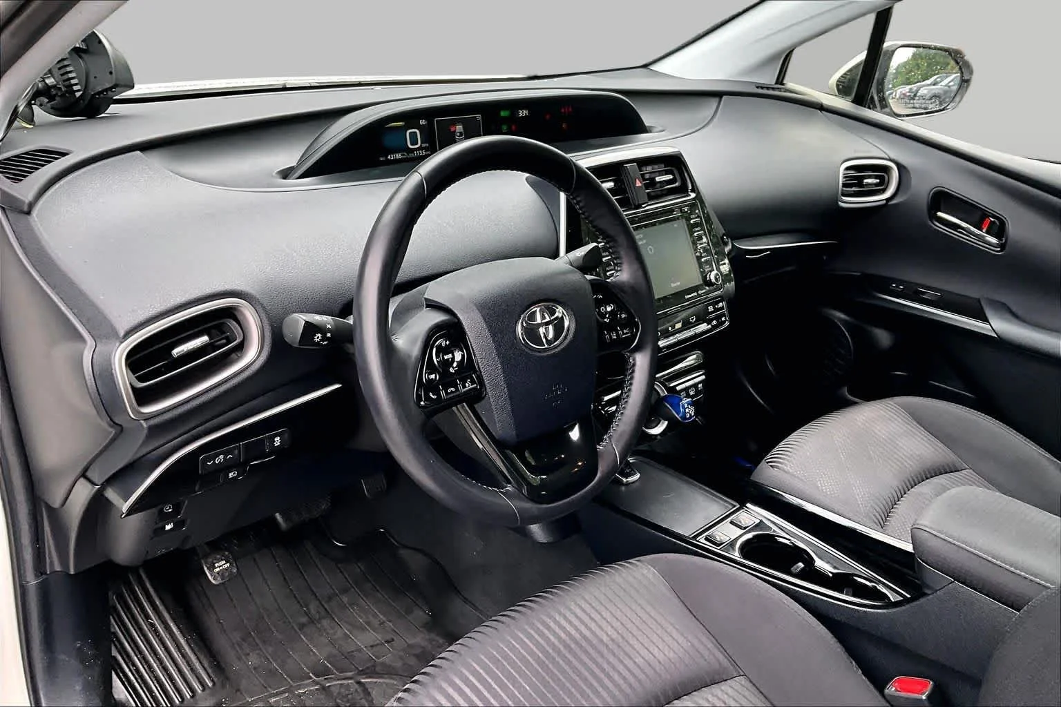 Used 2020 Blizzard Pearl Toyota LE image 16