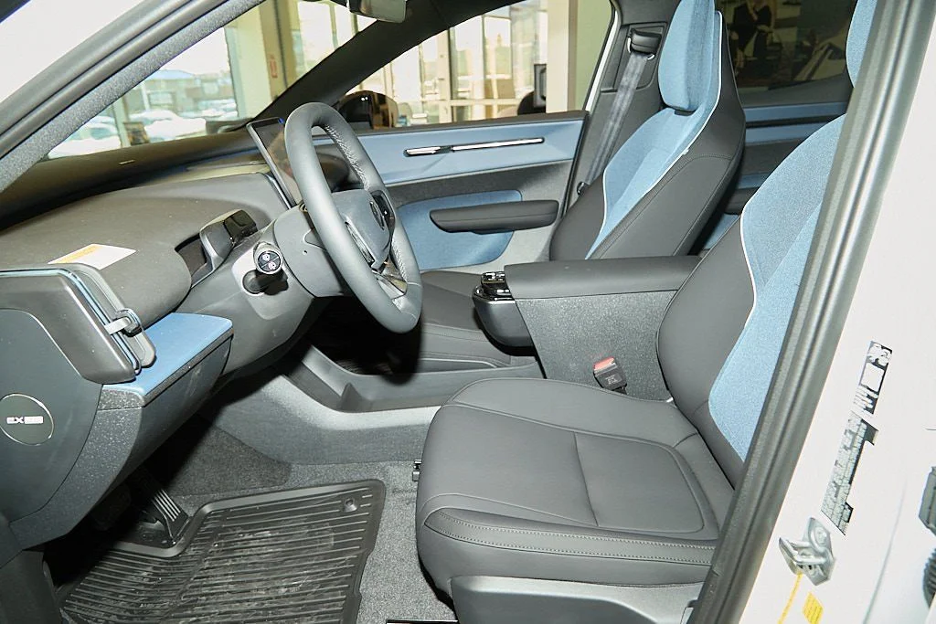 New 2026 Crystal White Volvo Plus image 11