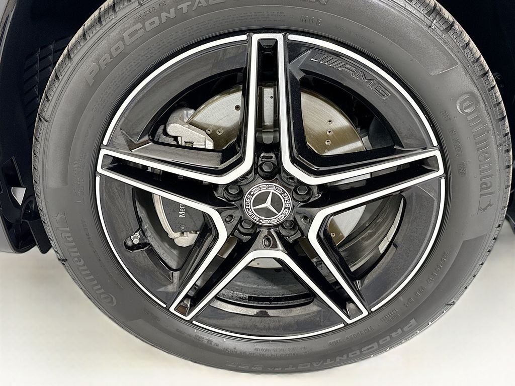 Used 2025 Night Black Mercedes-Benz GLB 250 image 30