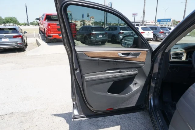2024 Volkswagen Atlas SE w/Tech - Photo 13