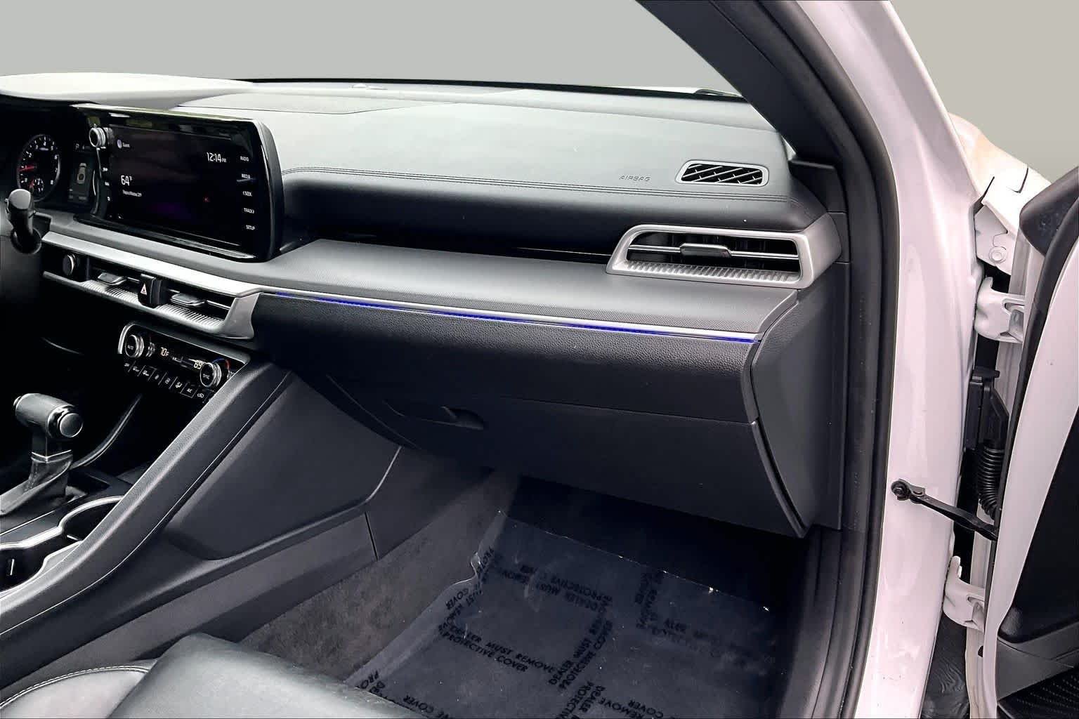 Used 2022 Glacial White Pearl Kia GT-Line image 19