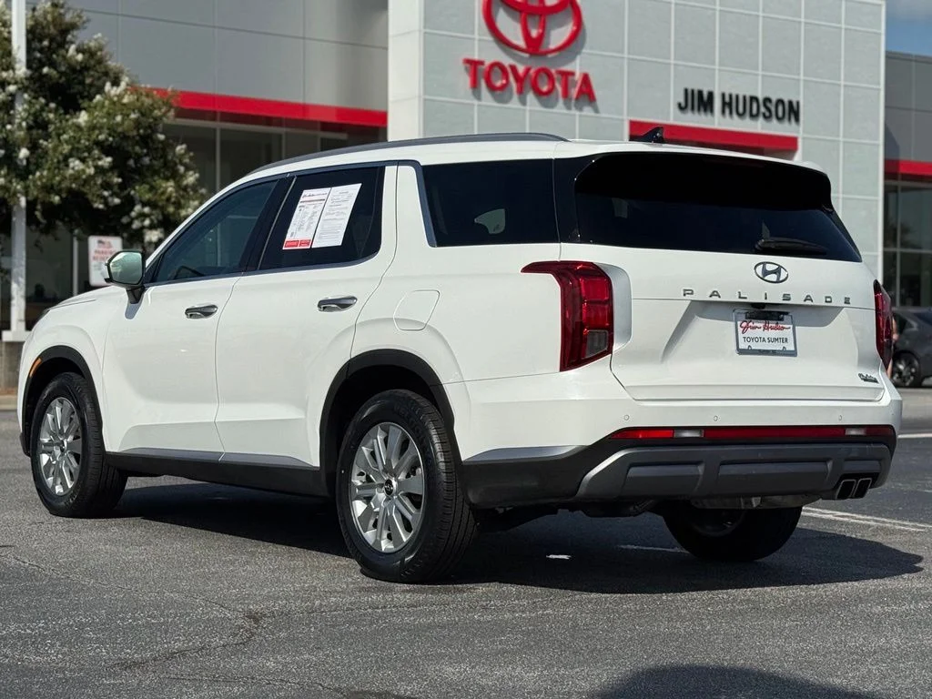 Used 2024 White Hyundai SEL image 9