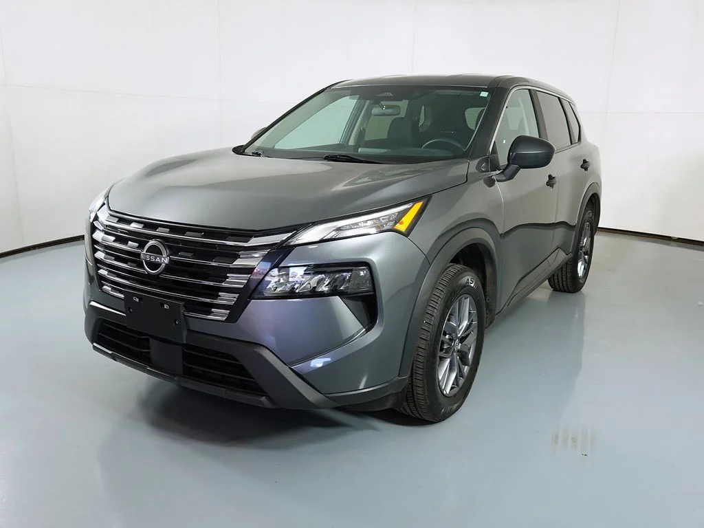 Used 2024 Gray Nissan S image 3