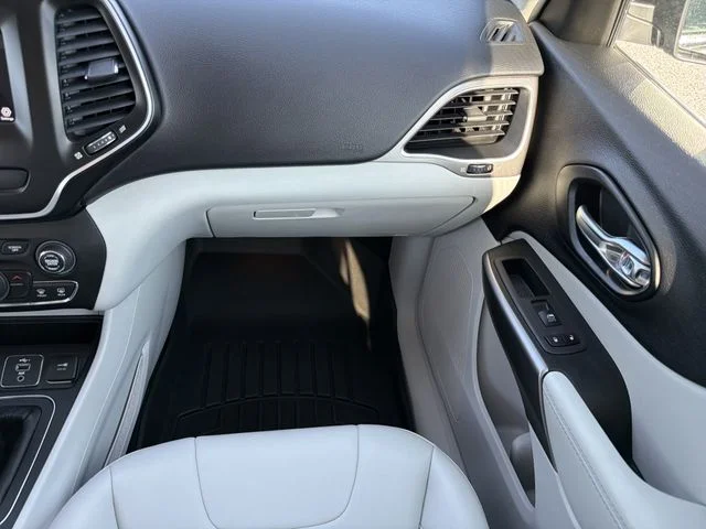 Used 2021 Beige Jeep Latitude Plus image 16