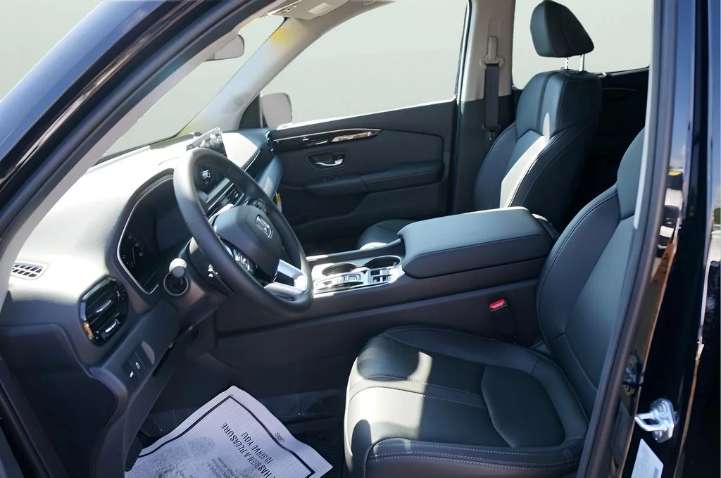 Used 2025 Black Honda EX-L image 12