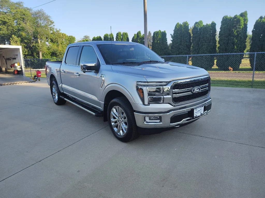 Used 2024 Iconic Silver Metallic Ford LARIAT image 27