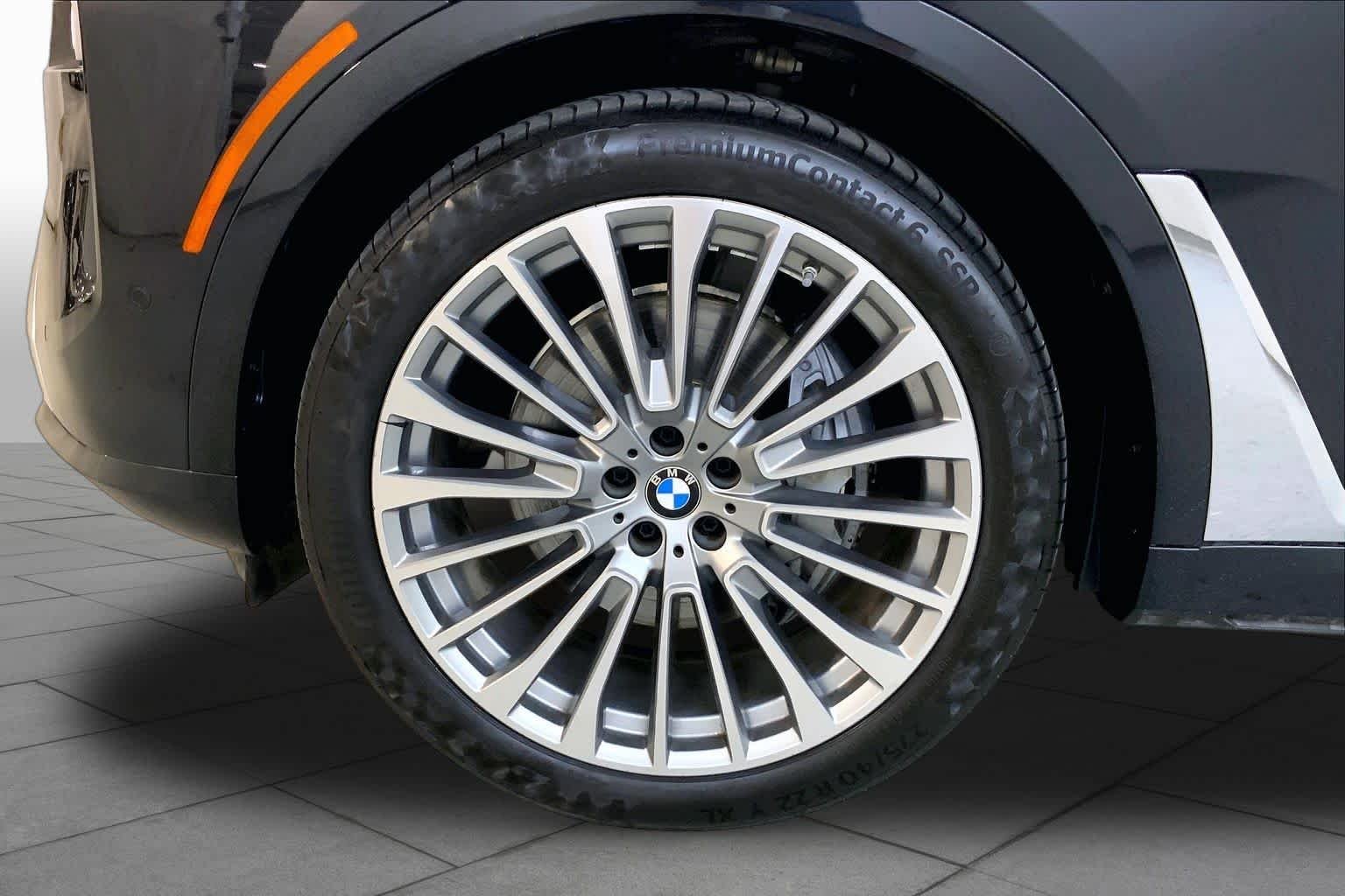 Used 2025 Black Sapphire Metallic BMW xDrive40i image 10