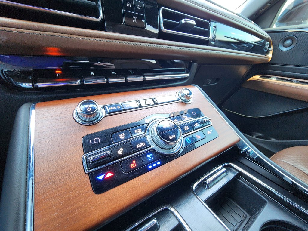 Used 2020 Infinite Black Metallic Lincoln Reserve image 37