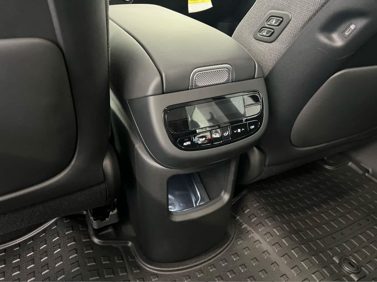 2026 Hyundai IONIQ 9 SE - Photo 30