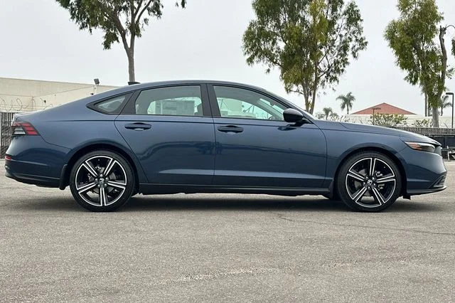 New 2026 Canyon River Blue Metallic Honda SE image 3