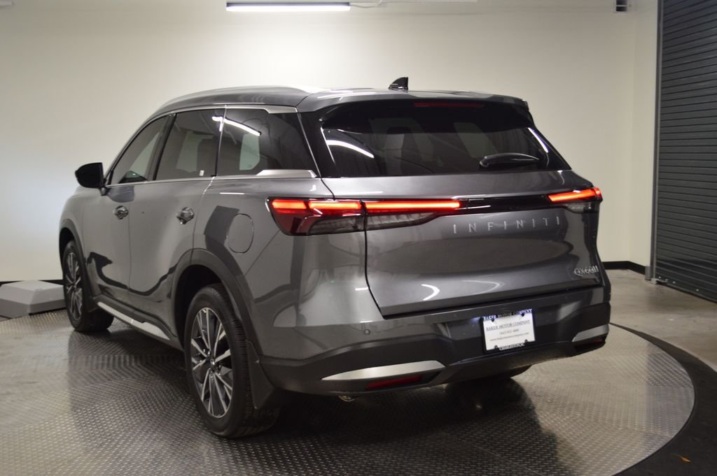 Used 2026 Graphite Shadow INFINITI LUXE image 3
