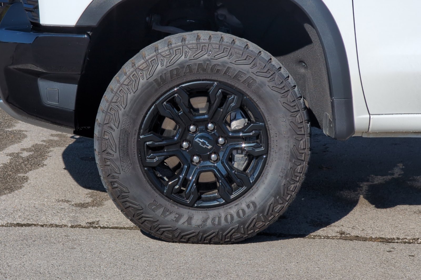Used 2023 SUMMIT WHITE Chevrolet ZR2 image 27