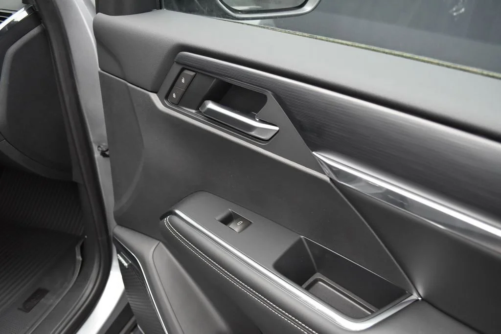 New 2026 Sterling Metallic GMC Elevation image 39