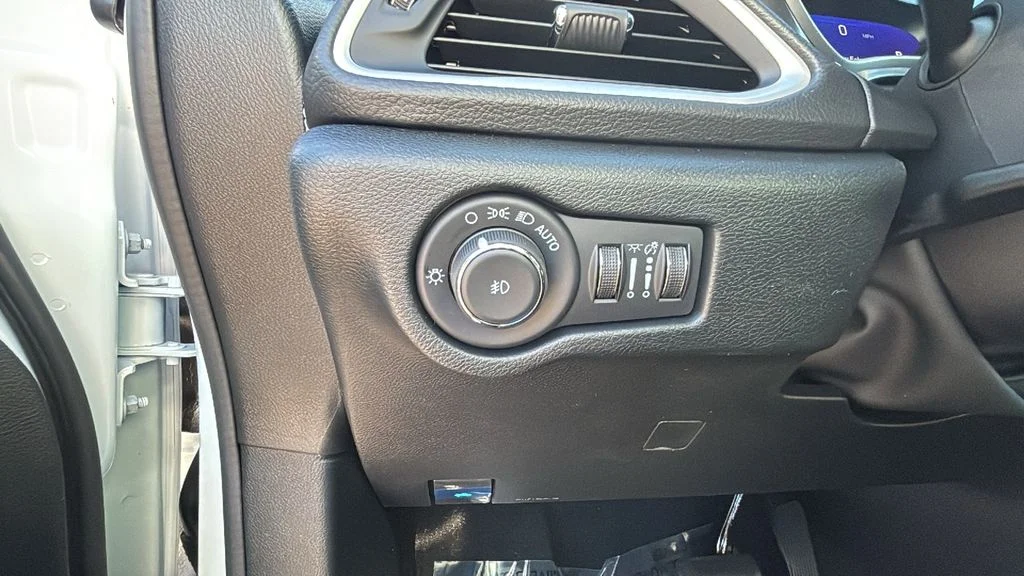 2026 Chrysler Pacifica Select - Photo 13