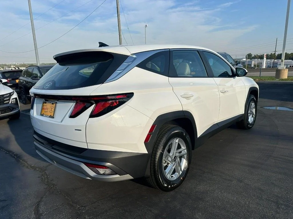 Used 2026 White Hyundai SE image 3