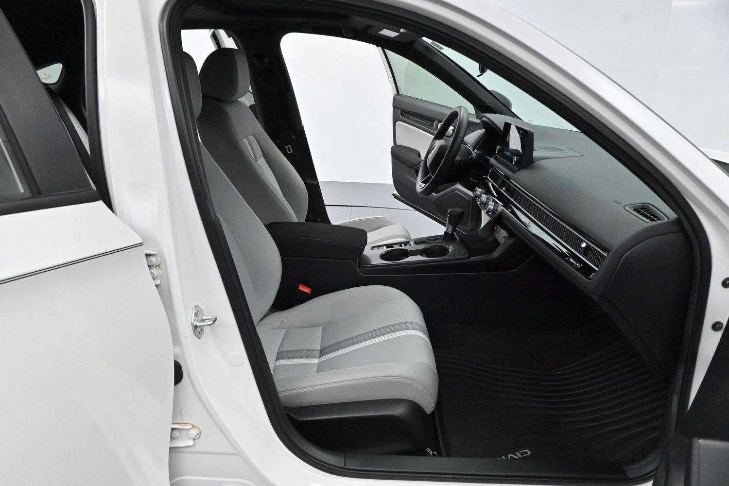 Used 2025 Platinum White Pearl Honda Sport image 27