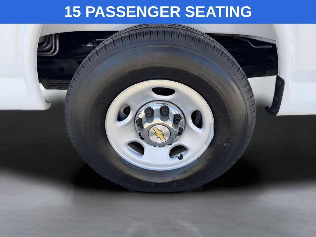 Used 2025 Summit White Chevrolet 1LT image 27