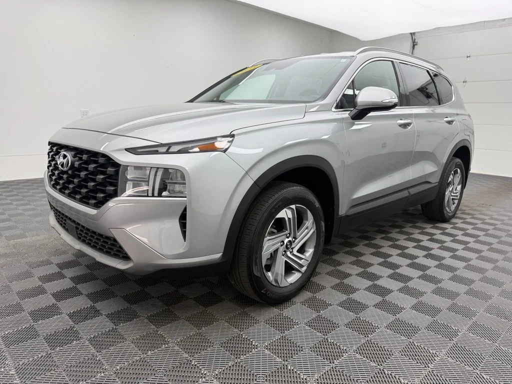 Used 2023 Silver Hyundai SEL image 2