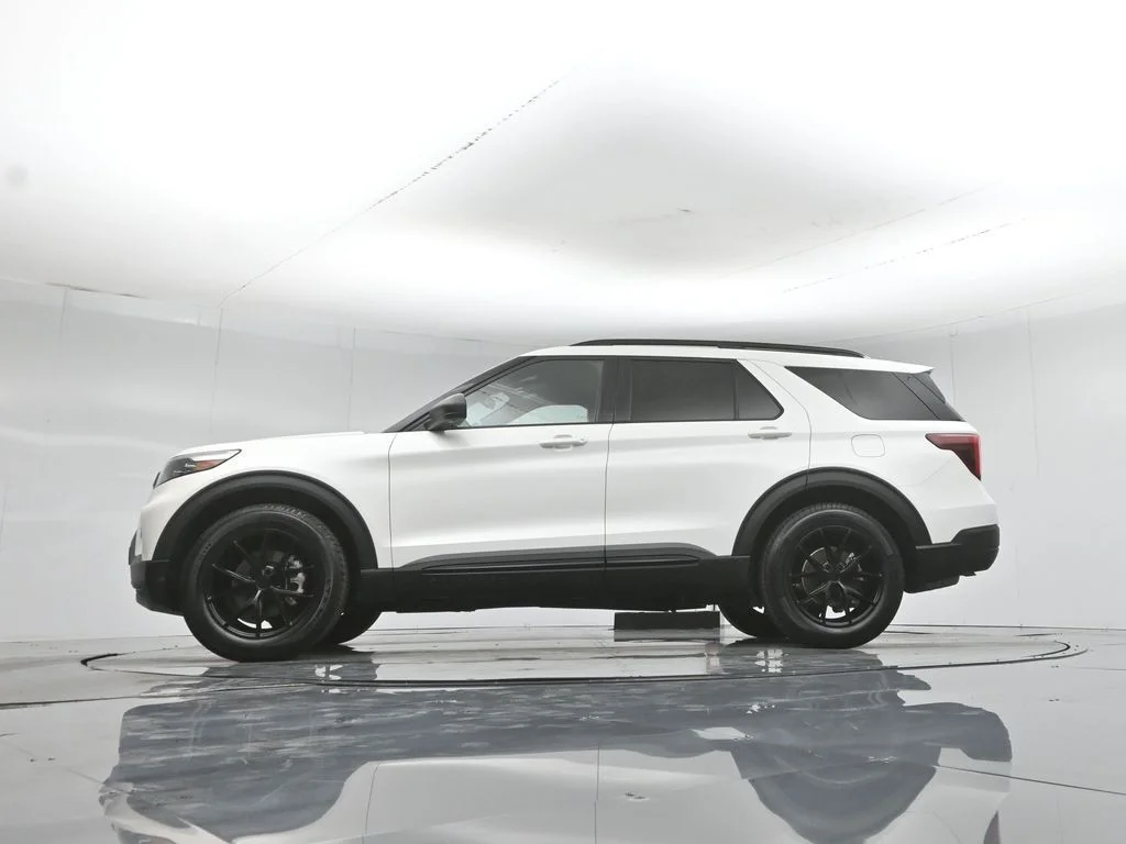 Used 2022 White Ford Timberline image 7