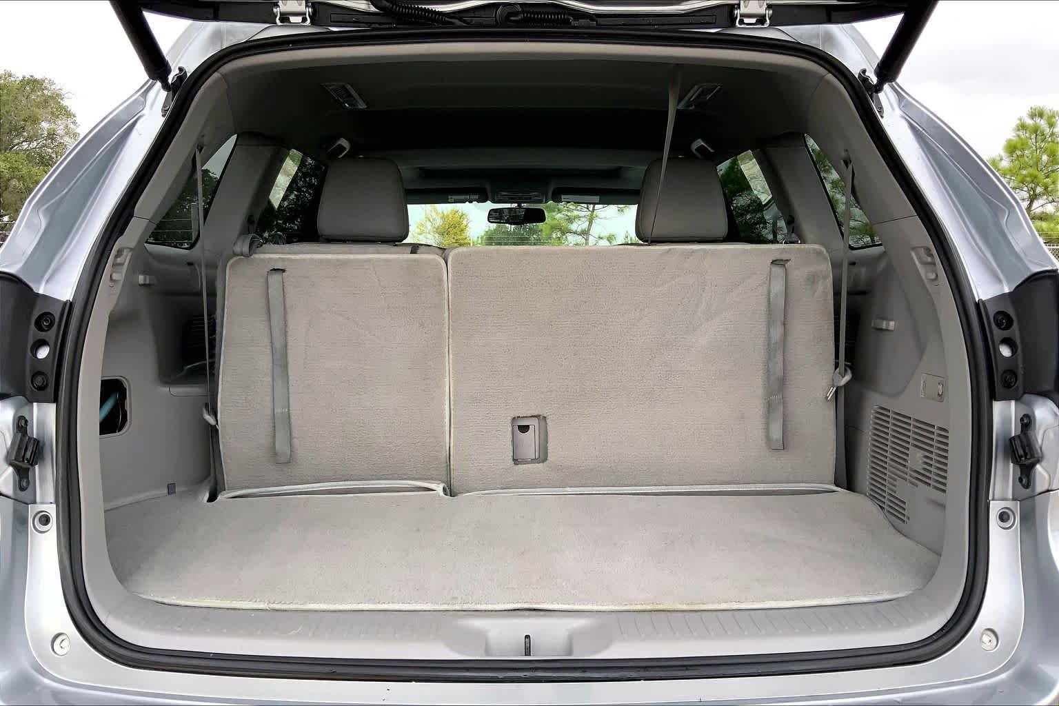 Used 2015 Silver Sky Metallic Toyota Limited image 34