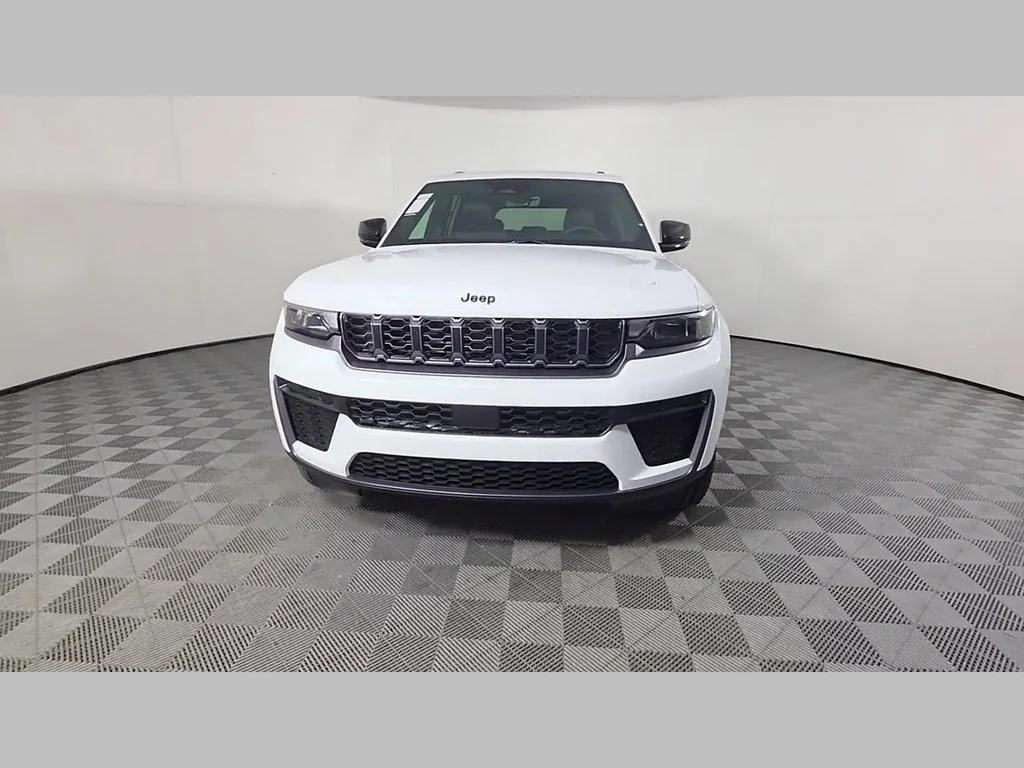 New 2026 Bright White Clear-Coat Exterior Paint Jeep Laredo Altitude image 37