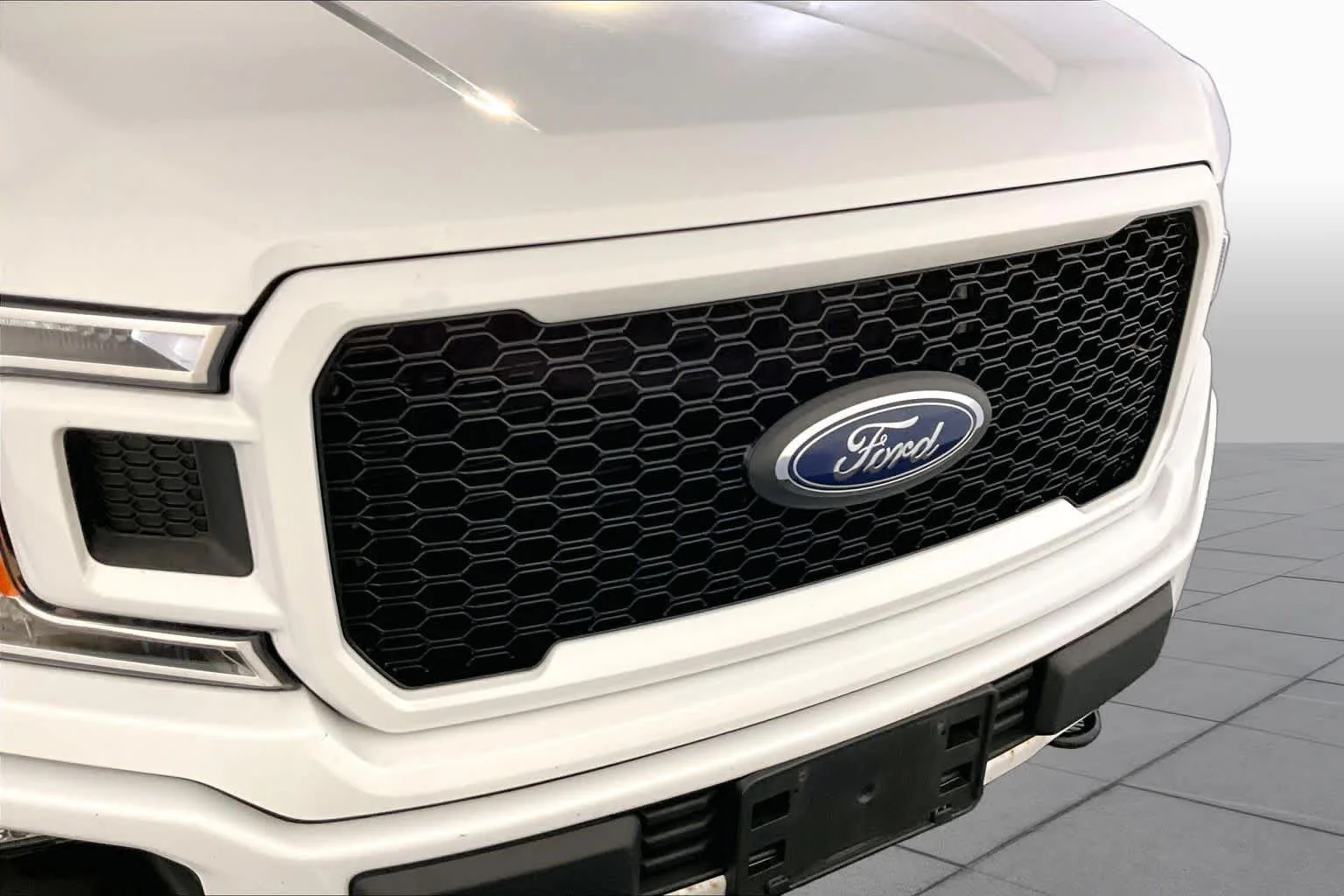 Used 2020 Oxford White Ford XL image 32