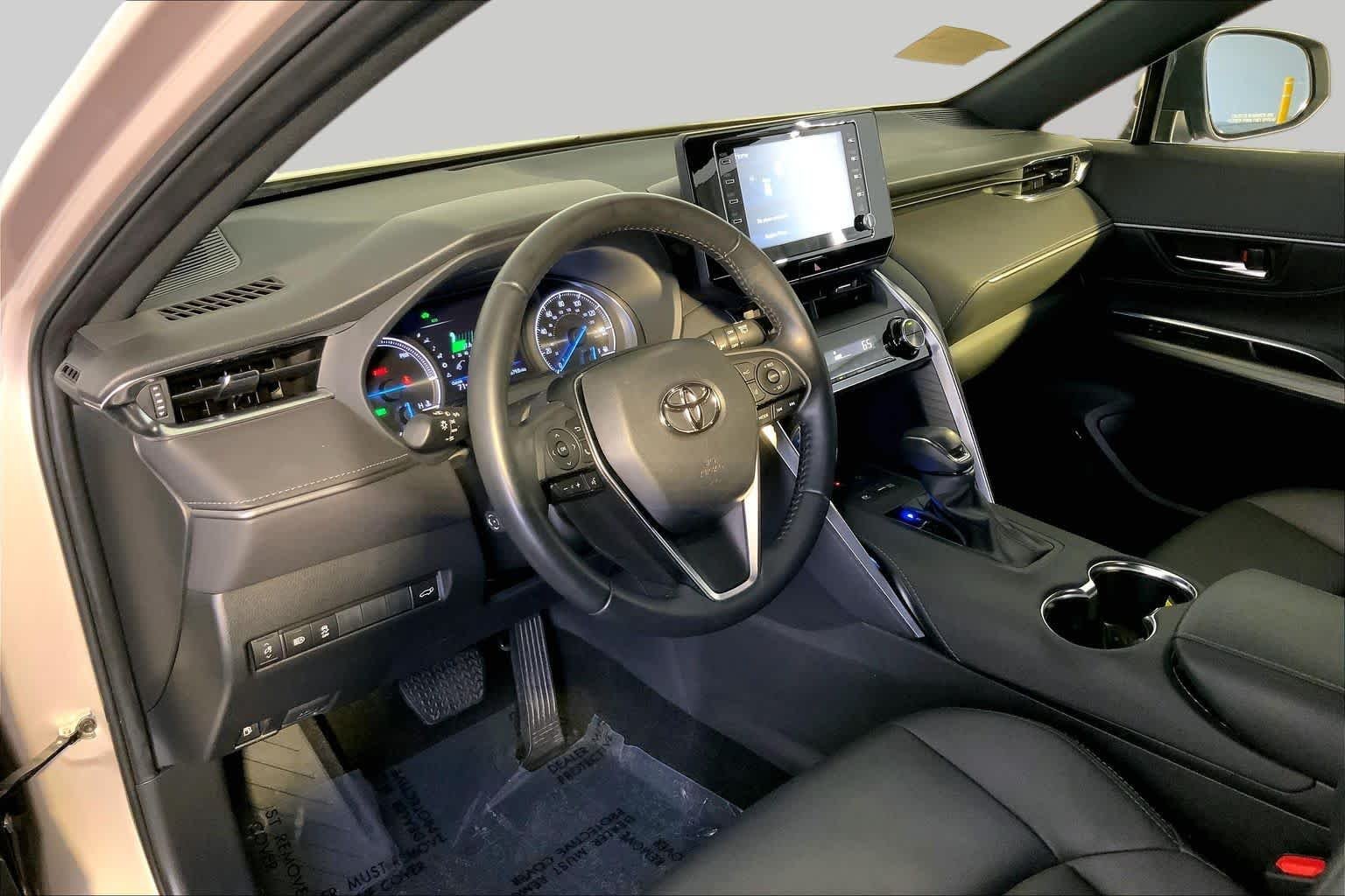 Used 2022 Titanium Glow Toyota XLE image 18