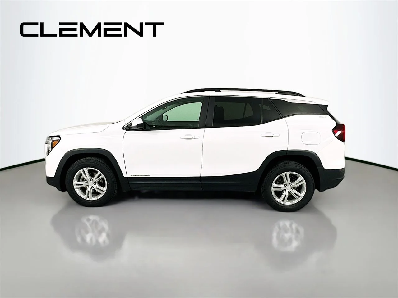 Used 2022 Summit White GMC SLE image 6