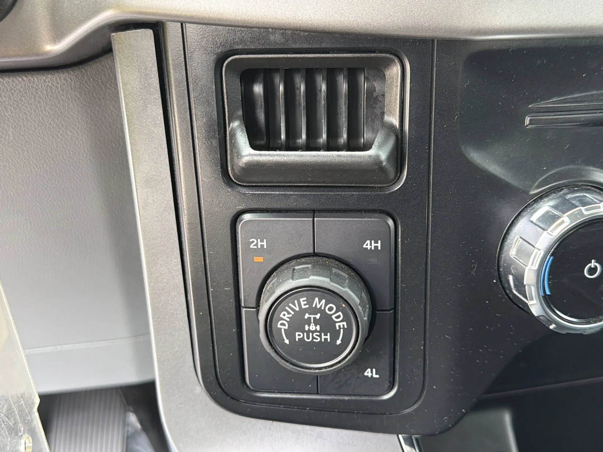 Used 2024 Black Metallic Ford XLT image 11