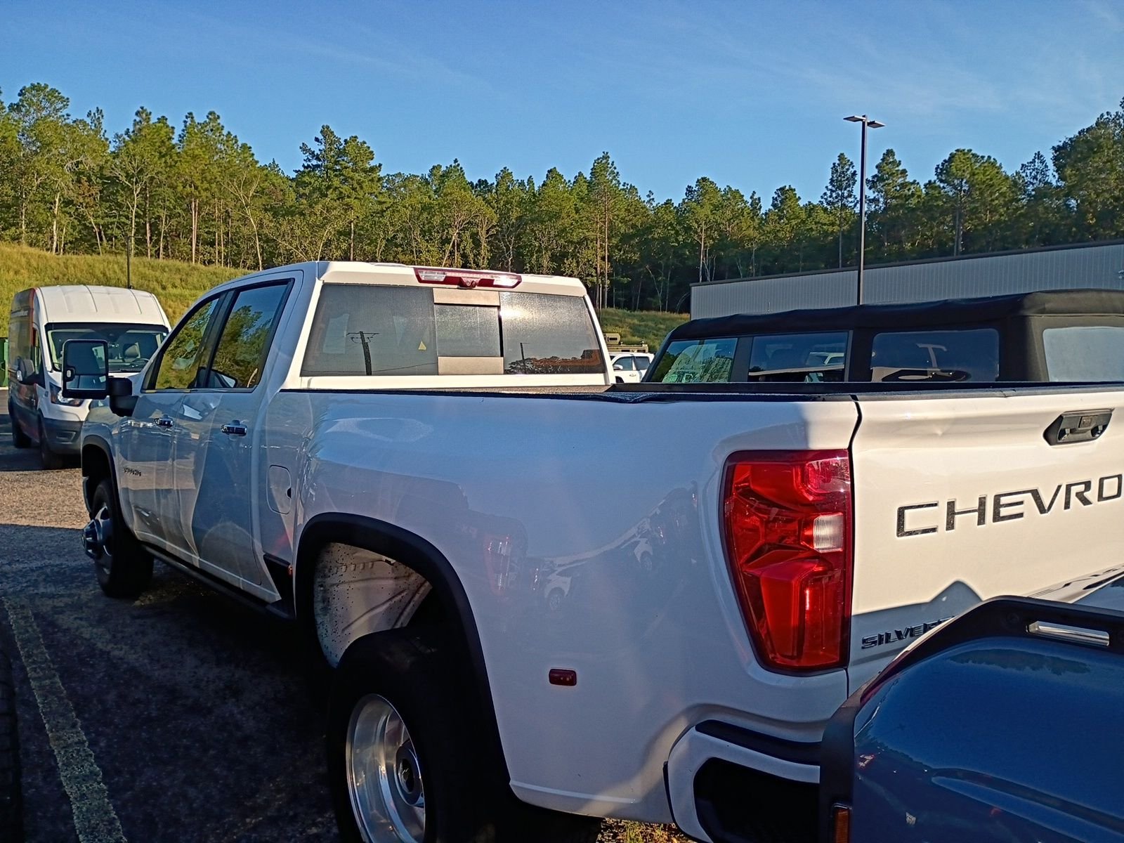 Used 2021 White Chevrolet High Country image 5