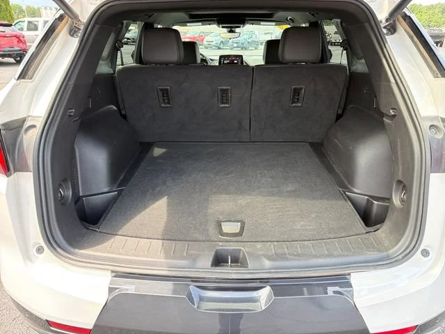 Used 2025 Iridescent Pearl Tricoat Chevrolet Premier image 5